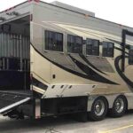 equine_motorcoach_4horse_haypod-1024x513